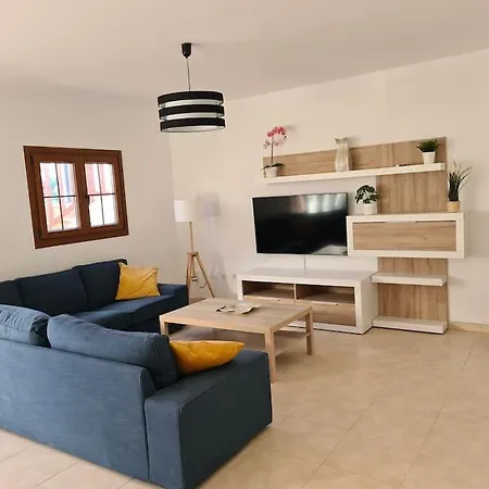 Luxury 4-bedroom With Heated Pool + Sea View Playa Blanca