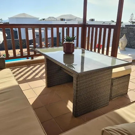 Luxury 4-bedroom With Heated Pool + Sea View