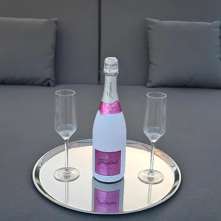 Luxury 4-bedroom With Heated Pool + Sea View ヴィラ *