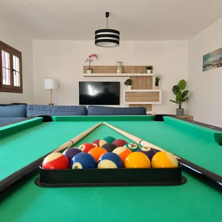 Luxury 4-bedroom With Heated Pool + Sea View *