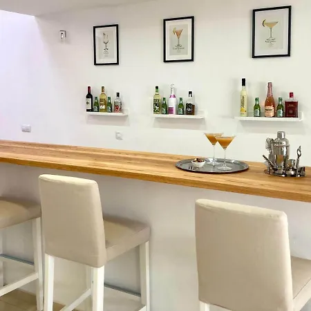 Luxury 4-bedroom With Heated Pool + Sea View ヴィラ