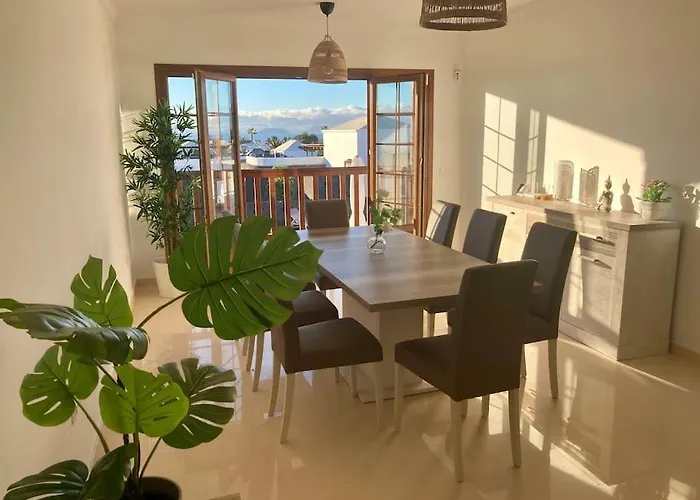 Luxury 4-bedroom With Heated Pool + Sea View Villa