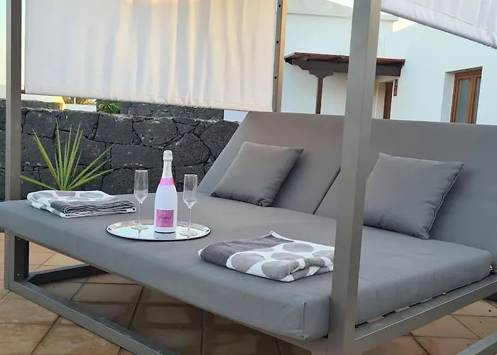 Luxury 4-bedroom With Heated Pool + Sea View Playa Blanca (Lanzarote)