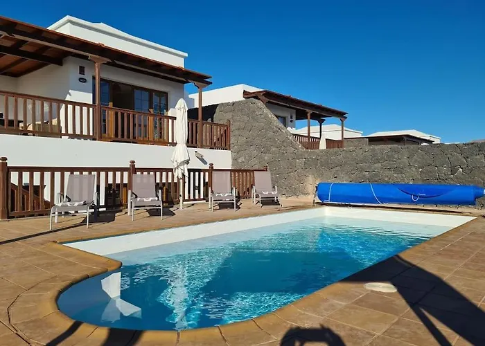 Luxury 4-bedroom With Heated Pool + Sea View Playa Blanca (Lanzarote)