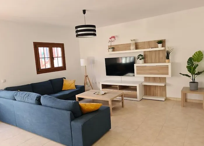 Luxury 4-bedroom With Heated Pool + Sea View Playa Blanca (Lanzarote)