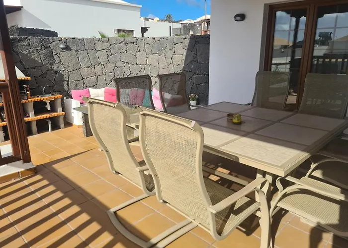 Villa Luxury 4-bedroom With Heated Pool + Sea View