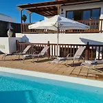 Luxury 4-bedroom With Heated Pool + Sea View * 普拉亚布兰卡