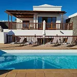 Luxury 4-bedroom With Heated Pool + Sea View 别墅 普拉亚布兰卡