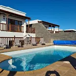 Luxury 4-bedroom With Heated Pool + Sea View 普拉亚布兰卡
