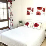 Luxury 4-bedroom With Heated Pool + Sea View 别墅 *