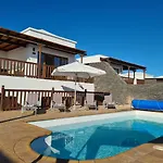 Luxury 4-bedroom With Heated Pool + Sea View 别墅 普拉亚布兰卡