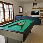 Luxury 4-bedroom With Heated Pool + Sea View