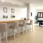 Luxury 4-bedroom With Heated Pool + Sea View 普拉亚布兰卡
