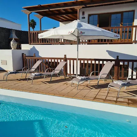 Luxury 4-bedroom With Heated Pool + Sea View * Playa Blanca (Lanzarote)