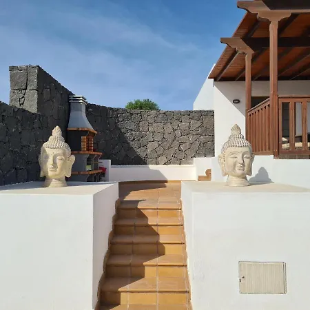 Luxury 4-bedroom With Heated Pool + Sea View *