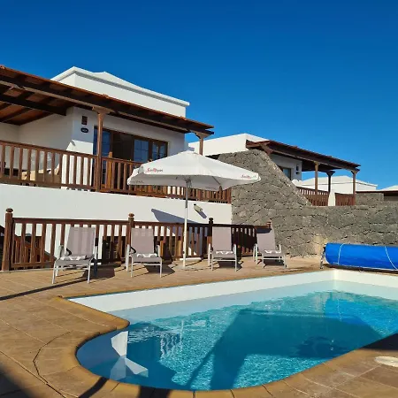 Luxury 4-bedroom With Heated Pool + Sea View Villa Playa Blanca (Lanzarote)