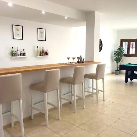 Luxury 4-bedroom With Heated Pool + Sea View Playa Blanca (Lanzarote)