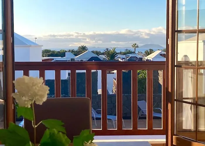 Luxury 4-bedroom With Heated Pool + Sea View