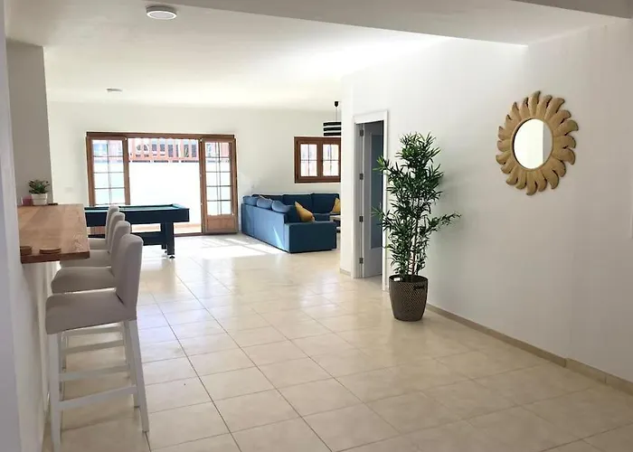 Luxury 4-bedroom With Heated Pool + Sea View Βίλα