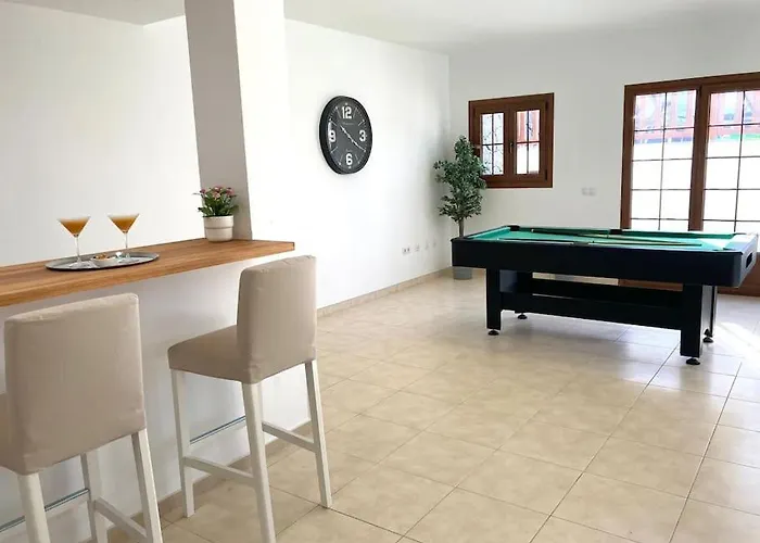 Βίλα Luxury 4-bedroom With Heated Pool + Sea View