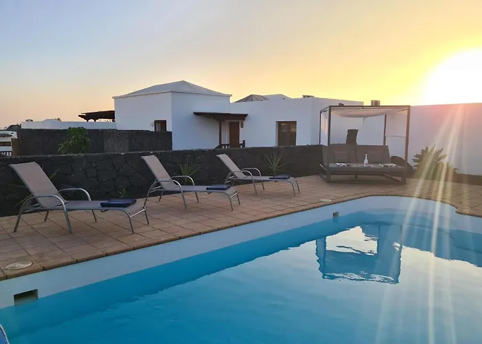 Luxury 4-bedroom With Heated Pool + Sea View Villa