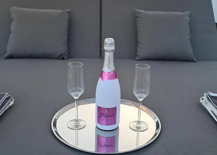 Luxury 4-bedroom With Heated Pool + Sea View Βίλα *