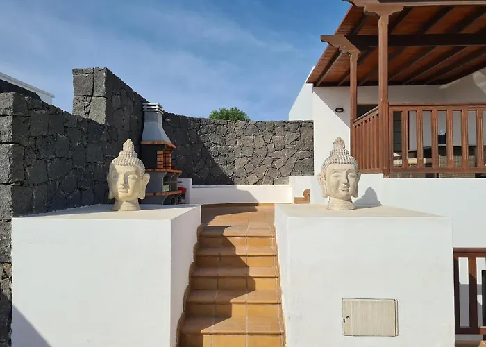 Luxury 4-bedroom With Heated Pool + Sea View *