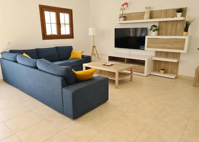 Villa Luxury 4-bedroom With Heated Pool + Sea View Playa Blanca (Lanzarote)