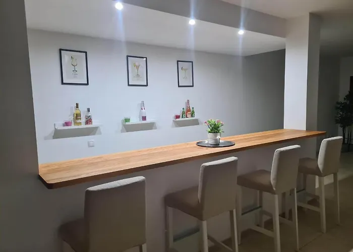 Villa Luxury 4-bedroom With Heated Pool + Sea View *