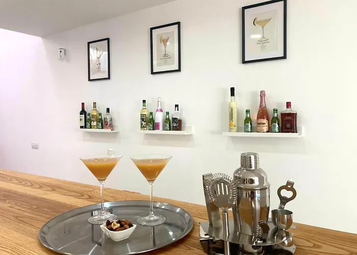 Luxury 4-bedroom With Heated Pool + Sea View