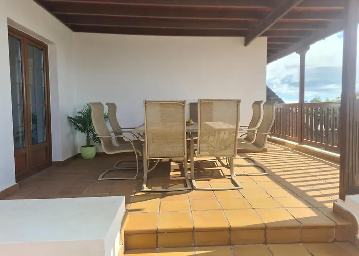 Luxury 4-bedroom With Heated Pool + Sea View