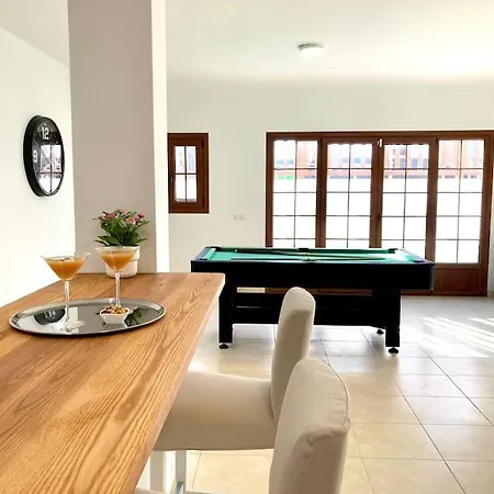 Villa Luxury 4-bedroom With Heated Pool + Sea View *