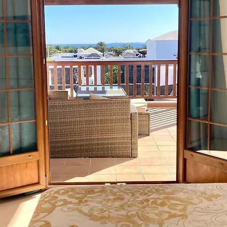 Luxury 4-bedroom With Heated Pool + Sea View