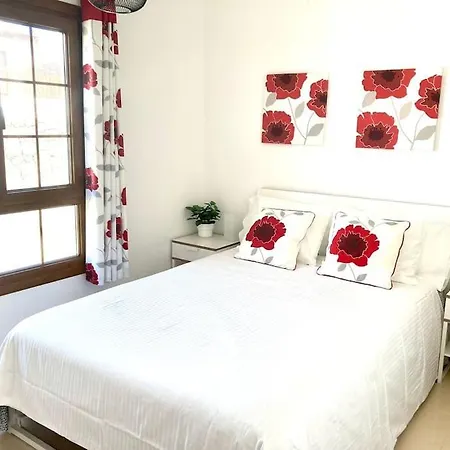 Luxury 4-bedroom With Heated Pool + Sea View Vila *